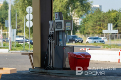 Минниханов поручил проверить логистику и работу АЗС Казани на фоне километровых очередей