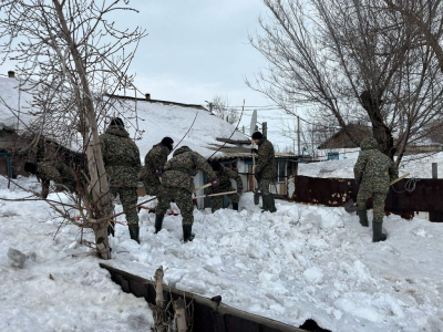 Национальная гвардия Казахстана активно борется с паводками