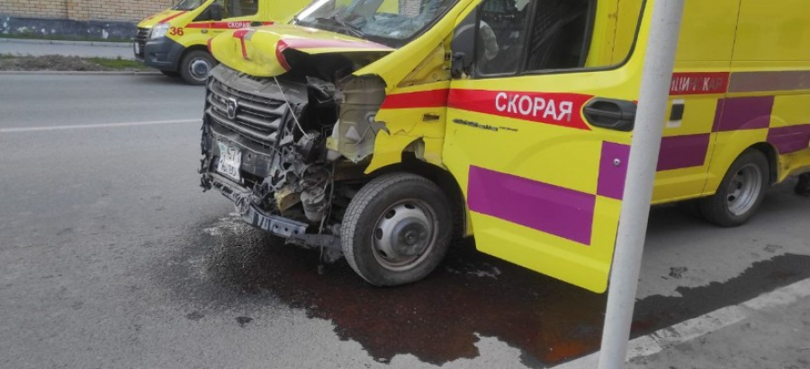 ДТП с участием скорой помощи произошло в Семее: несколько человек обратились в больницу