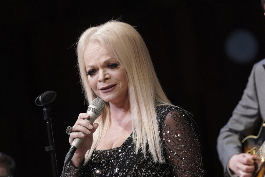 112: Лариса Долина попала в больницу из-за проблем с позвоночником