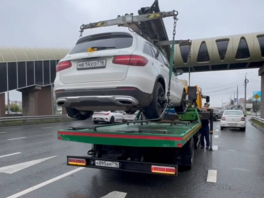 За долг в 64 миллиона рублей у татарстанца арестовали Mercedes