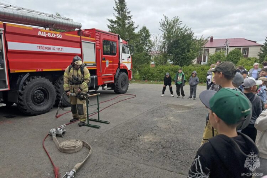 Юных жителей Татарстана познакомили с работой пожарных и правилами безопасности