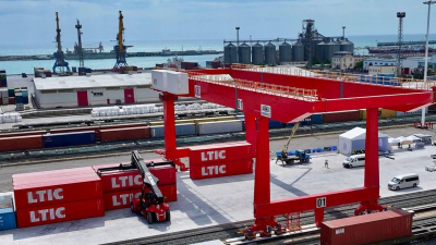 В Актау запустили крупнейший в акватории Каспия контейнерный хаб