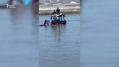 В Аягозском районе до сих пор не нашли тела сельчан, утонувших вместе с трактором