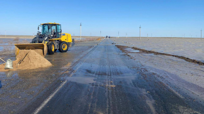На каких автодорогах Казахстана ограничили движение