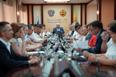 &laquo;Задача &mdash; создать работающие механизмы привлечения и закрепления кадров&raquo;: Спикер Госсовета Леонид Черкесов принял участие в круглом столе по вопросам целевого обучения и кадрового обеспечения в здравоохранении и образовании