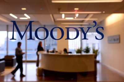 Долгосрочный кредитный рейтинг США понизило Moody’s