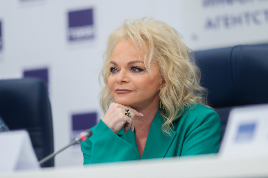 Директор Ларисы Долиной прокомментировал новый иск к мошенникам