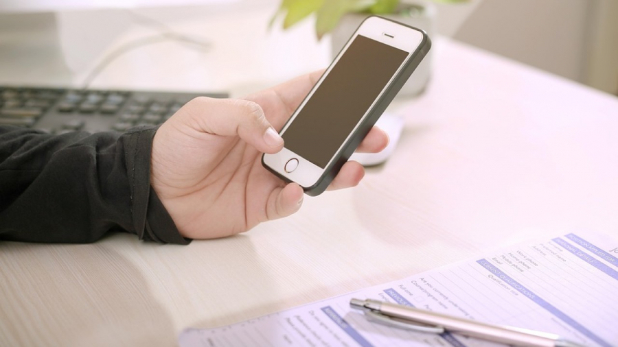 Почему запрет смартфонов в казахстанских школах – бессилие взрослых