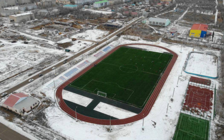 Стадион с полем для футбола и беговыми дорожками появился в Алге