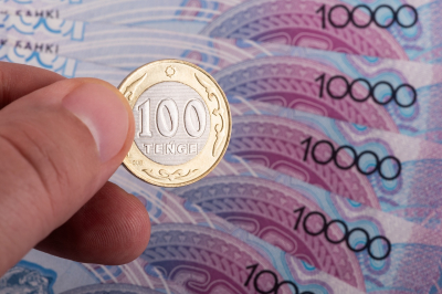 Тенге демонстрирует устойчивость на фоне роста бюджетных расходов