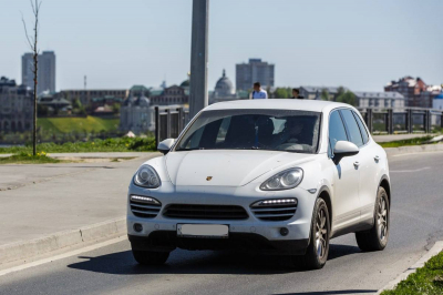 Porsche Cayenne, изъятый у&nbsp;семьи экс-мэра Бугульмы, выставили на&nbsp;торги за&nbsp;4,8 миллиона рублей