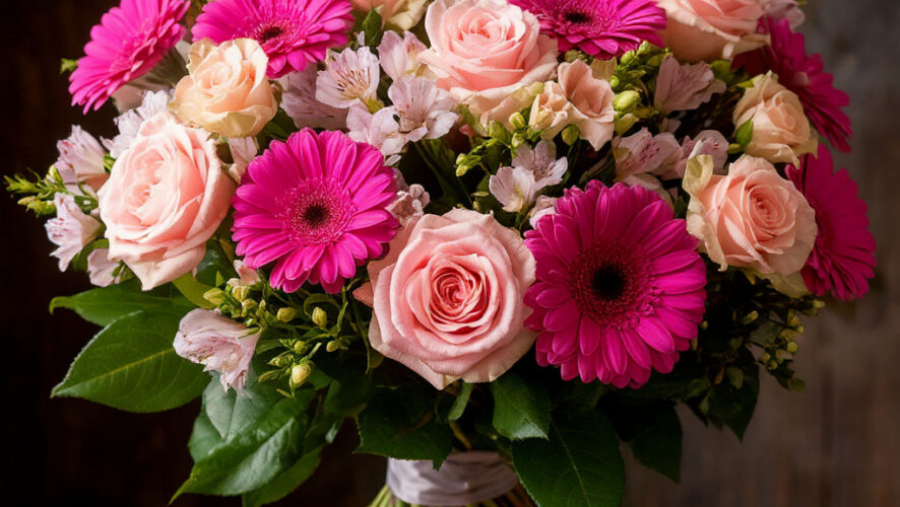 Мужчина спрятал нож в букет и напал на бывшую сожительницу 23/01/2026 &ndash; Новости