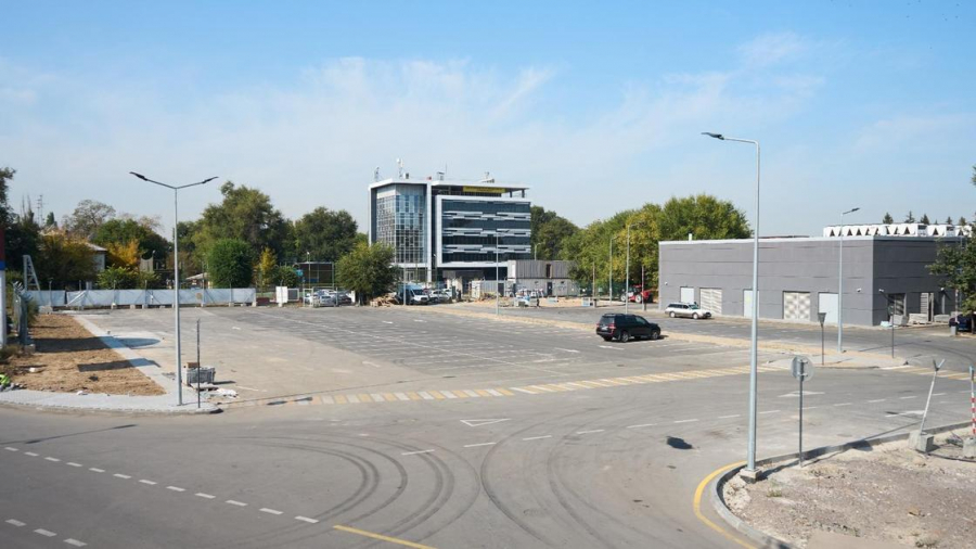 Новую парковку открыли в аэропорту Алматы