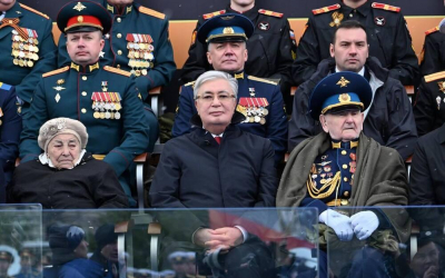 Президент Казахстана посетил военный парад на Красной площади в Москве