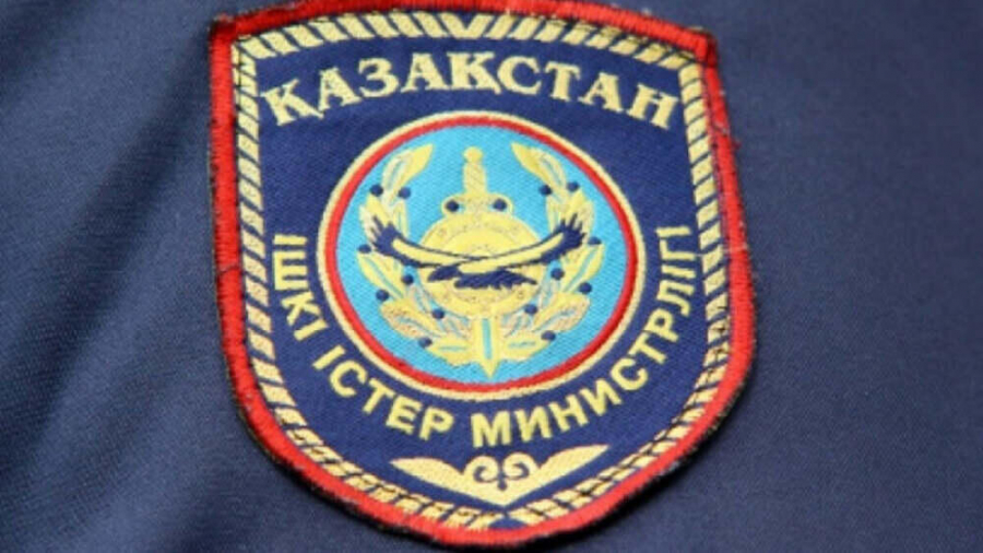 В Экибастузе полицейские спасли людей из горящего дома  