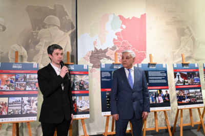 Мухаметшин открыл выставку к старту &laquo;Диктанта Победы&raquo; в Казанском Кремле