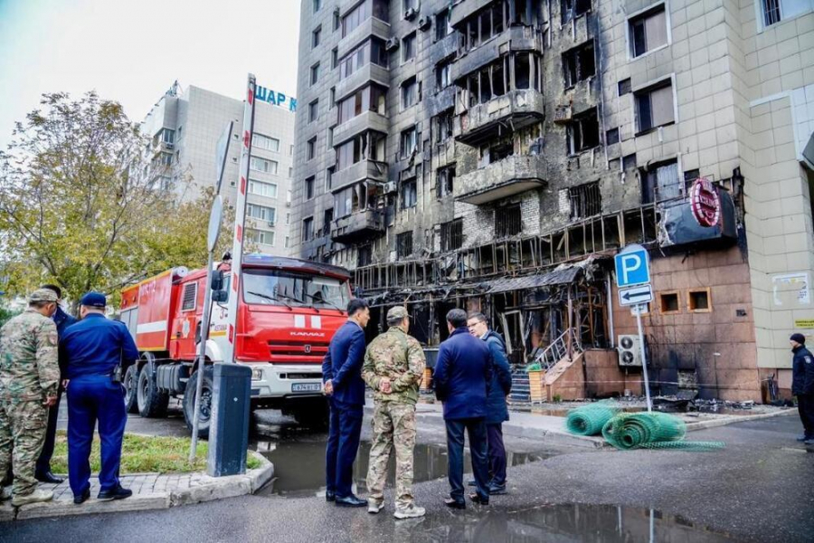 Восемь квартир пострадало в результате пожара в кафе в Астане