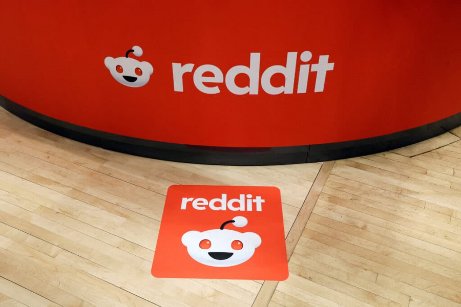 Акции Reddit взлетели на 25% после отчета компании о первой прибыли