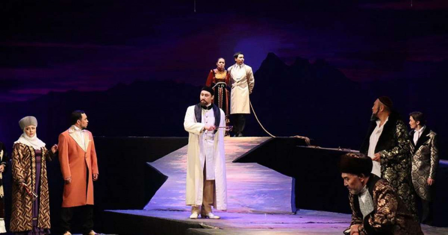 Казахский национальный театр драмы им. М. Ауэзова открыл сотый сезон