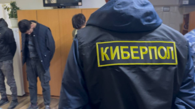 В Алматинской области полиция задержала группу дропперов, присвоивших более 100 млн тенге