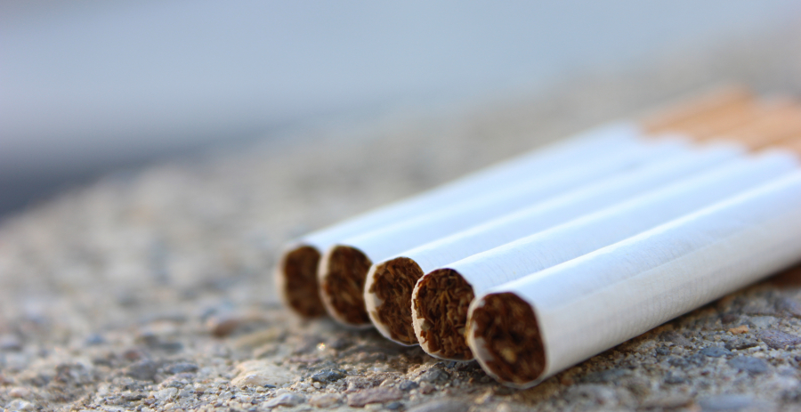 Британия одобрила запрет на продажу табака всем, кто родился после 2008 года