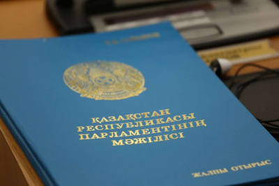 Казахстан ратифицировал соглашение с КНР о развитии ТМТМ