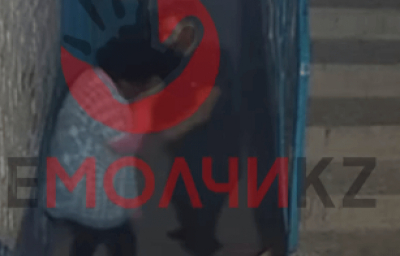 Житель Атырау воткнул нож в тело и шею женщины (видео)