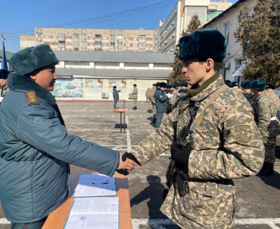 Более 120 воспитанников Военно-технической школы приняли присягу в Алматы