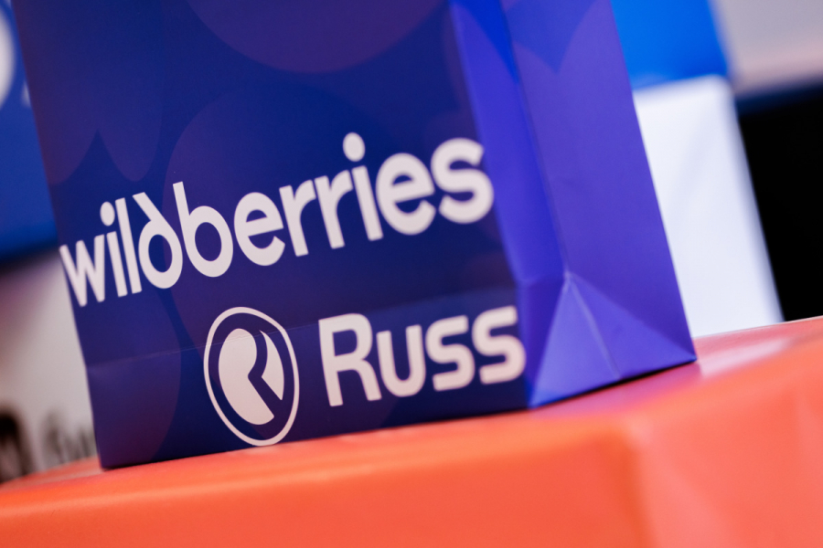 &laquo;Авиаторщина&raquo;: Wildberries планирует купить чартерную авиакомпанию Azur Air